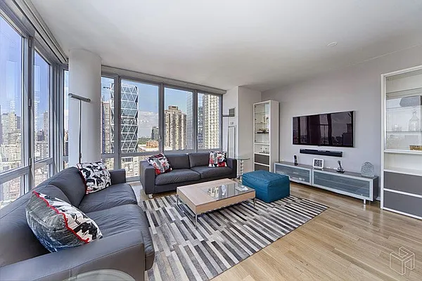 Rented by Halstead Real Estate | media 20