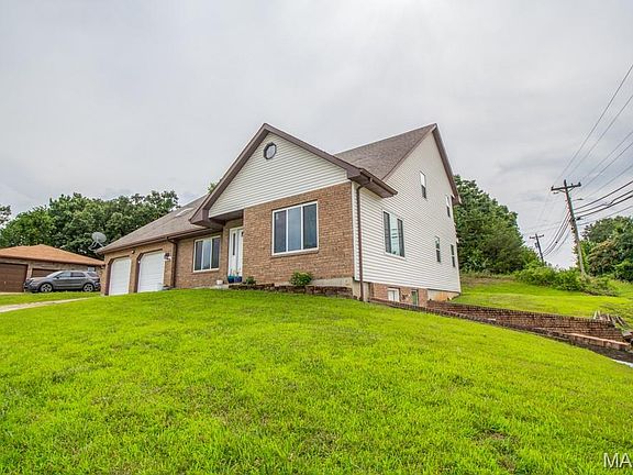 3rd image of 210 Vickie Lynn Ln
