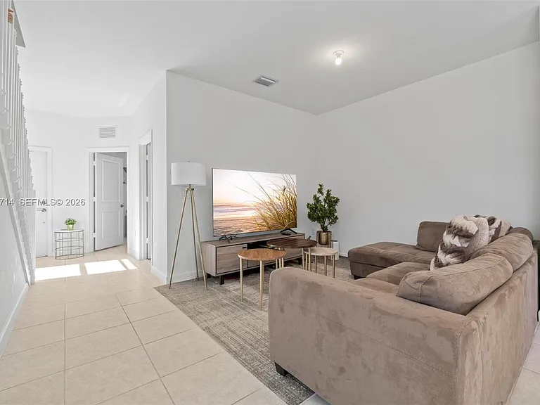 20655 NE 7th Pl — Photo 8