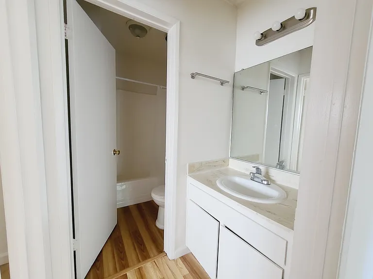 327 S Virgil Ave #110 — Photo 4