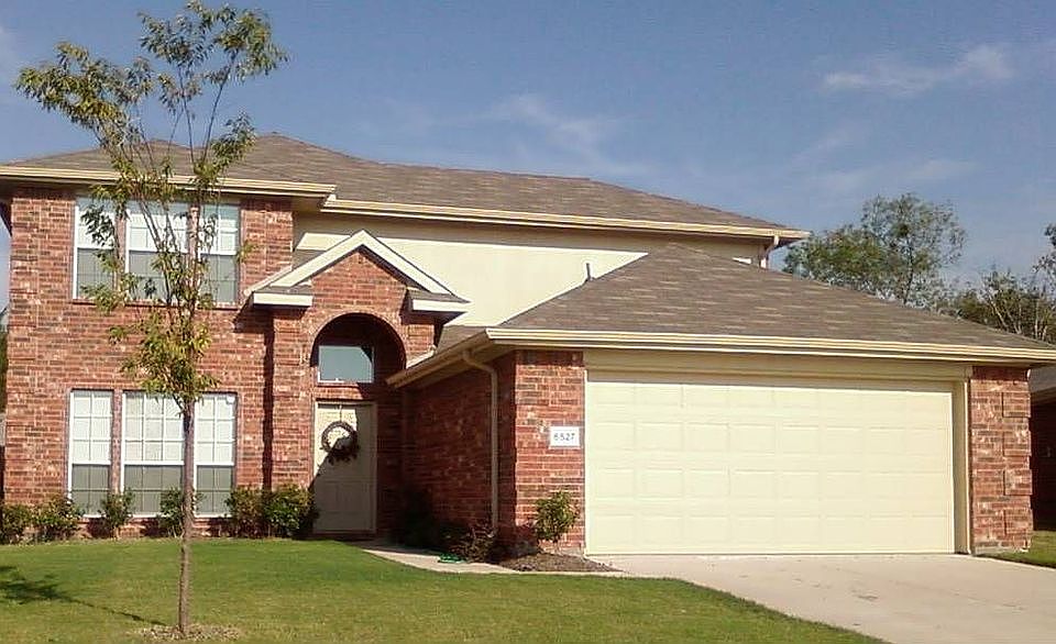 Great Drive-Up on this Cul-De-Sac Lot!