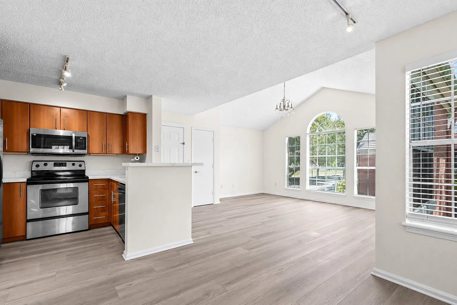 2 bed, 948 sqft, $2,650 — Photo 1