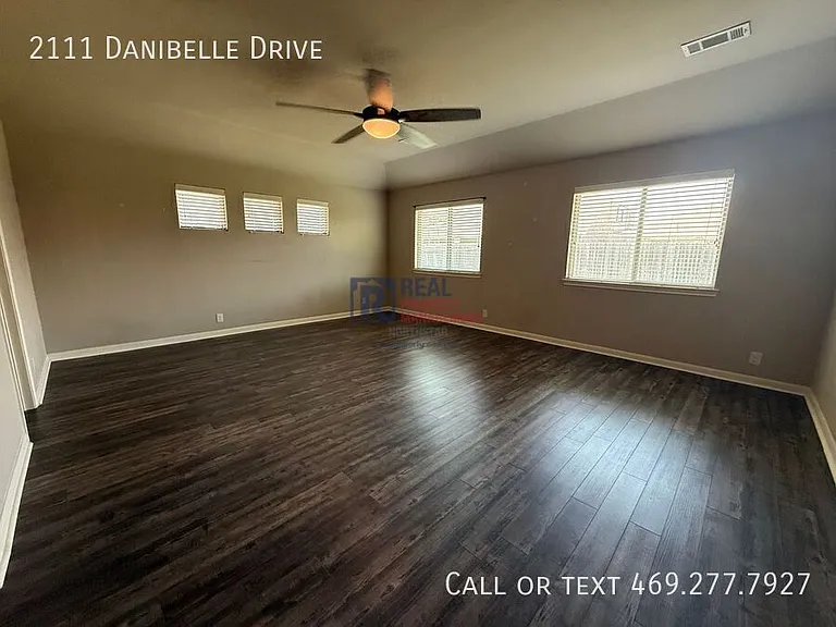 2111 Danibelle Dr — Photo 15
