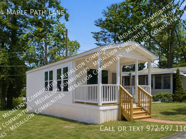 84 Maple Path Ln, Hendersonville, NC 28739
