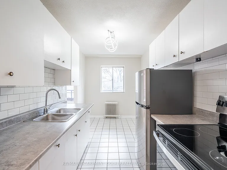 2433 1st St #9 — Photo 9