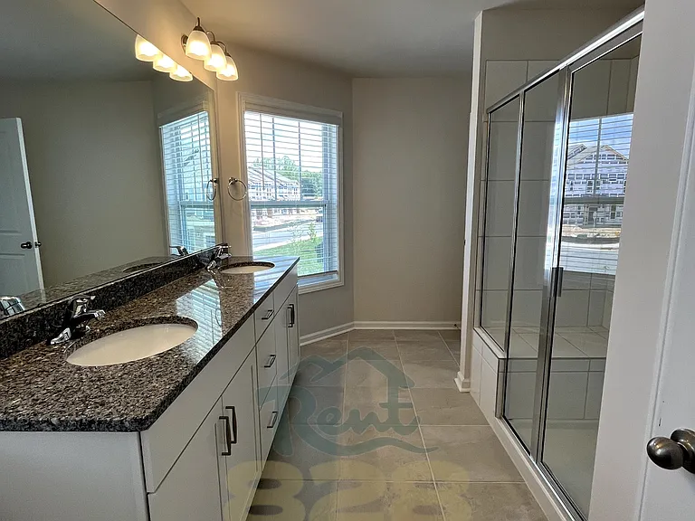 primary ensuite bathroom