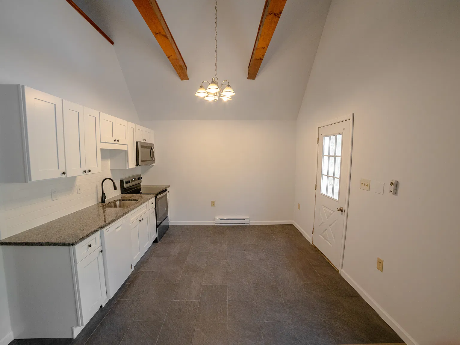 2 bed, 840 sqft, $1,695 — Photo 4