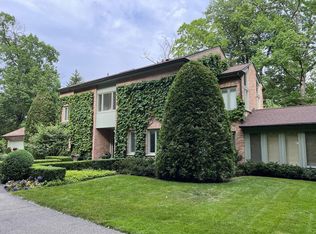 512 Forest Cove Rd, Lake Bluff, IL 60044