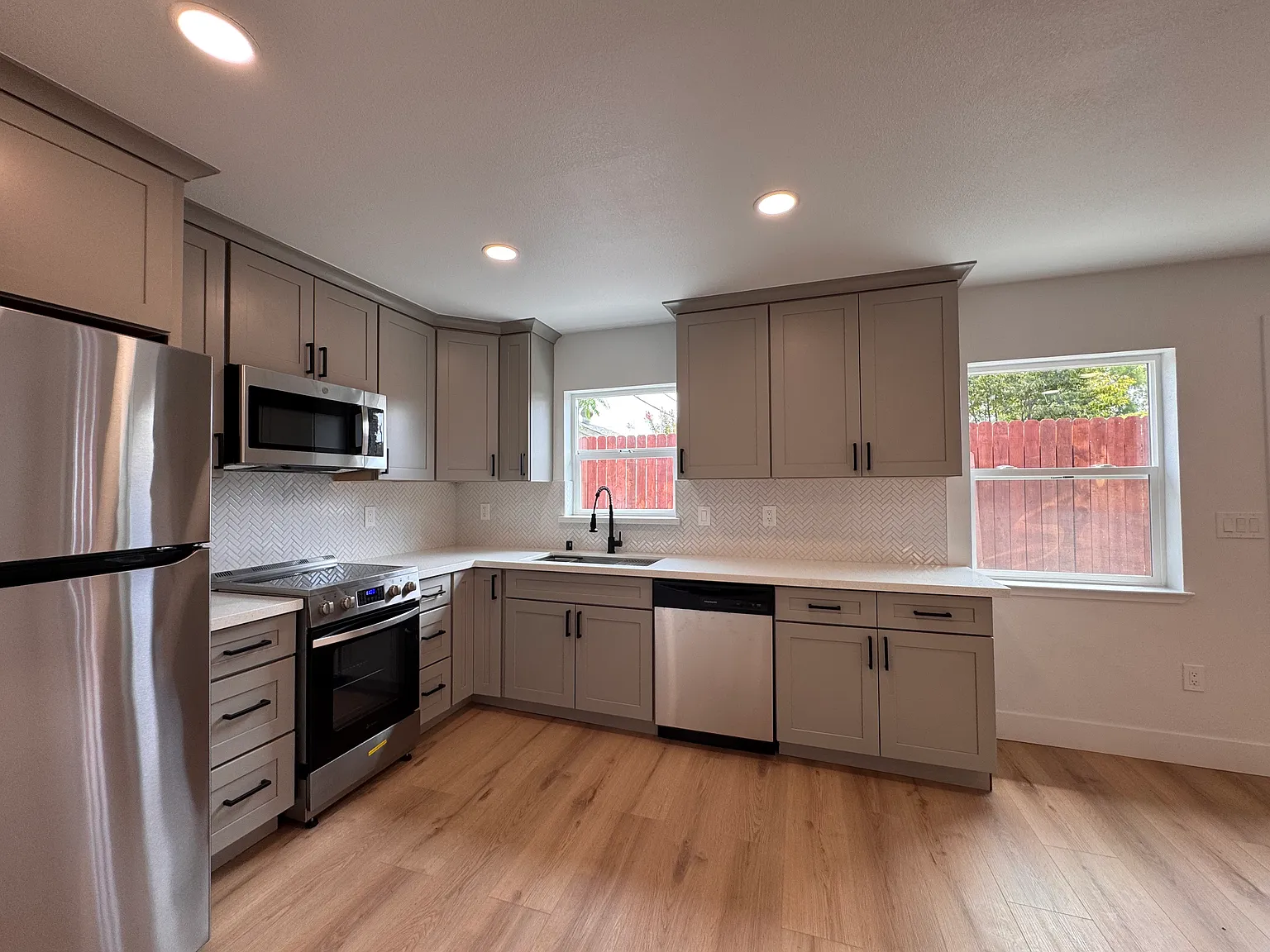 1 bed, 504 sqft, $2,100 — Photo 2