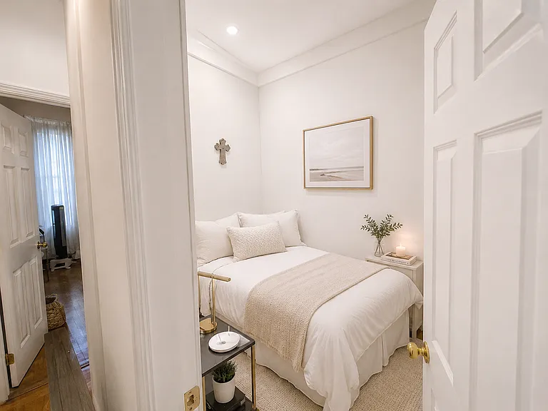 426 W 47th St #4B — Photo 15