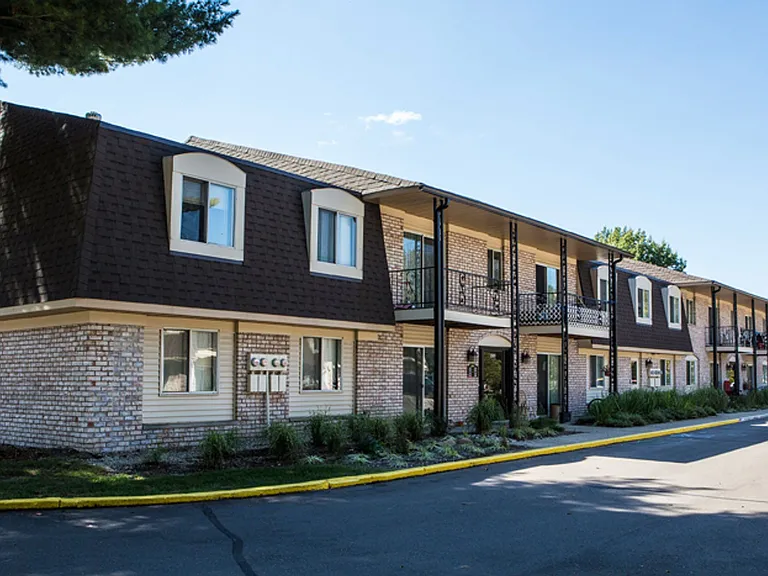 Avalon Woods Apartment Homes — Photo 7