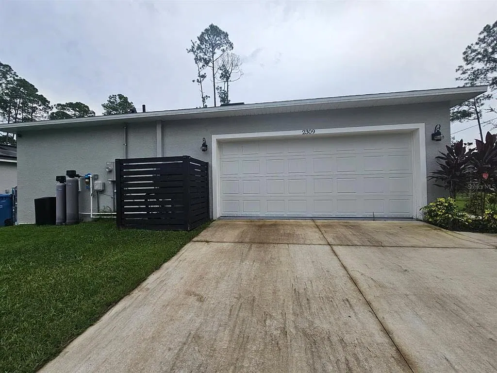3 bed, 2.0 bath, 1557 sqft, $2,300 — Photo 2