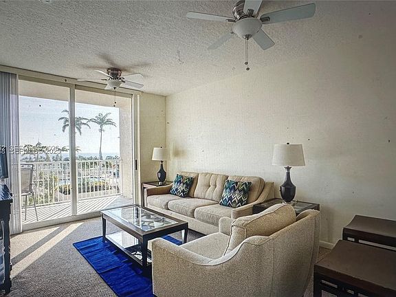 3rd image of 3020 NE 32nd Ave APT 817