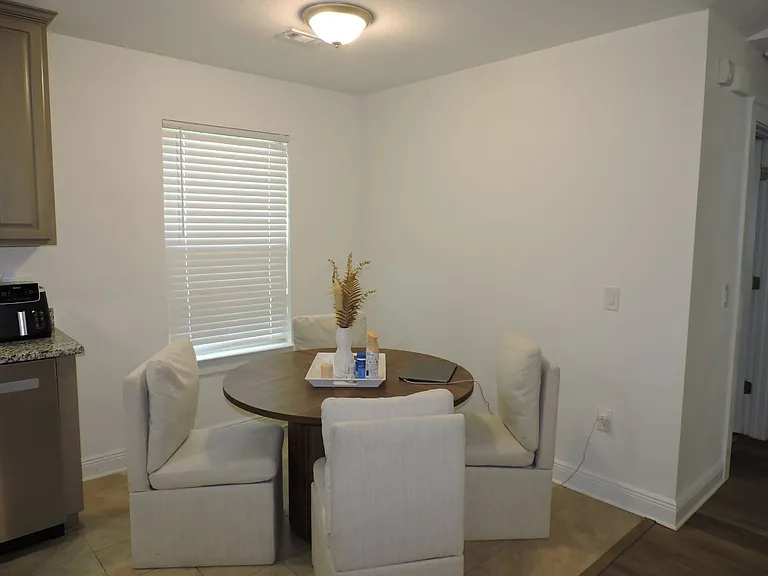 2202 N E St — Photo 8