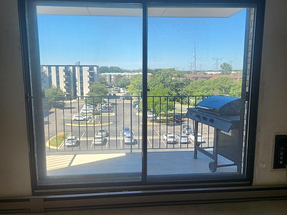 5th image of 9737 Fox Glen Dr #5M