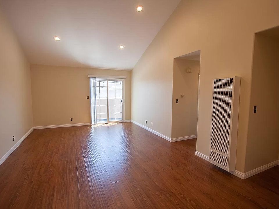 1st image of 16526 Brighton Ave APT 2