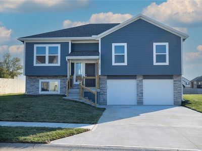9803 E 221st St, Peculiar, MO, 64078