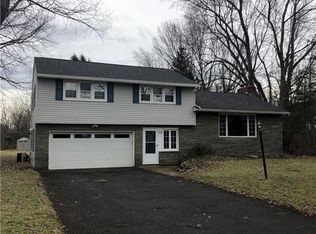 7658 Berkshire Pkwy, Manlius, NY 13104