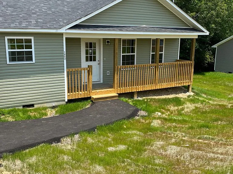1042 Rosella Dr — Photo 2