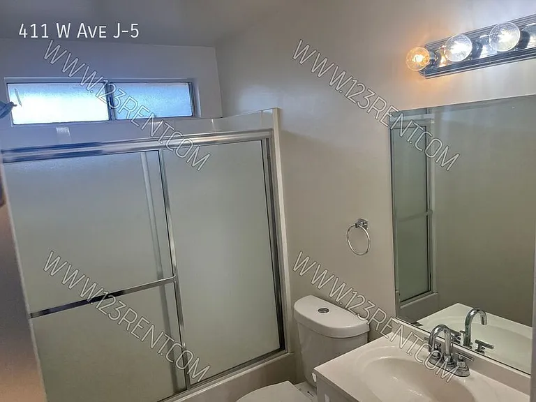 411 W Avenue J #5 — Photo 17