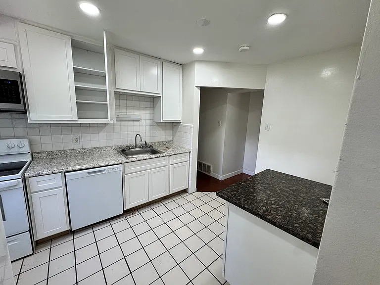 15 Hedgewood Ln — Photo 5