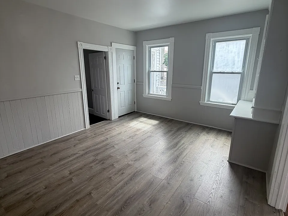 82 Ruth St #1W