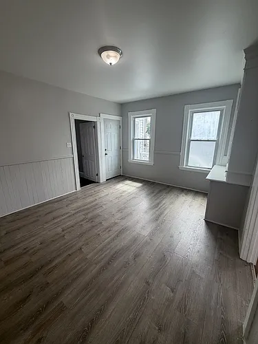 82 Ruth St #1W Photo 1