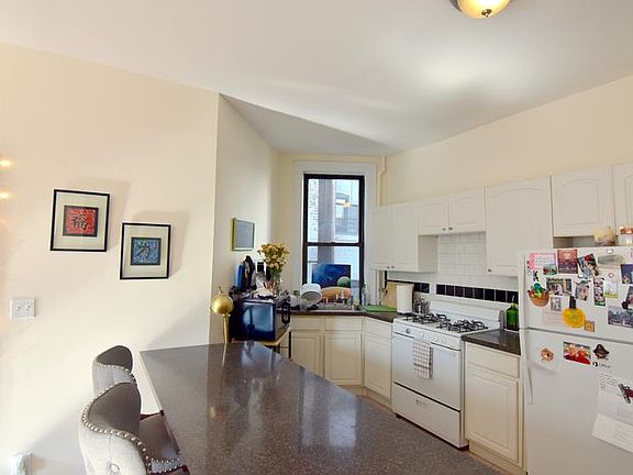 2nd image of 93 Mac Dougal St APT 12A