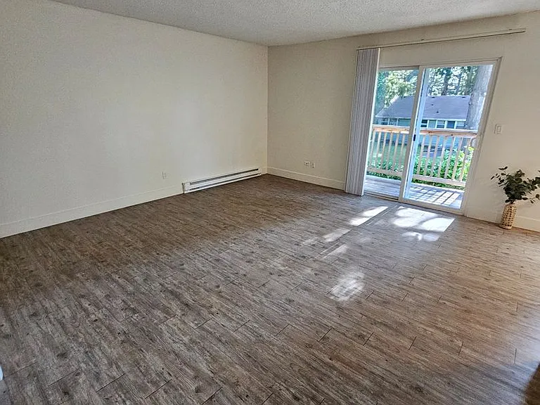 Beverly Grove Apartments — Photo 16
