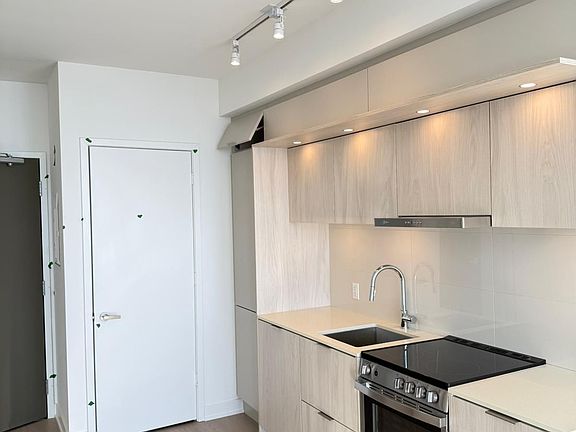 5th image of 448 Burnhamthorpe Rd W #2111