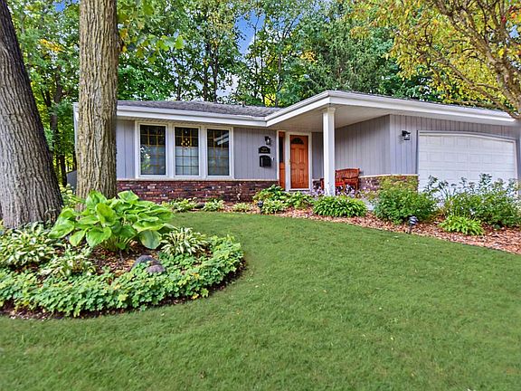 2nd image of 5879 Ramona DRIVE