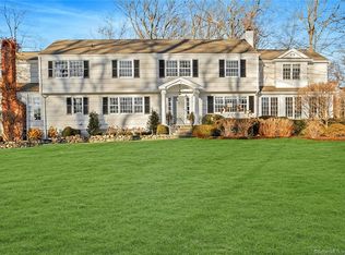 162 Woodridge Cir, New Canaan, CT 06840