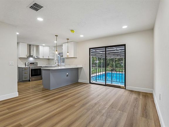 3rd image of 506 SUNRISE DRIVE