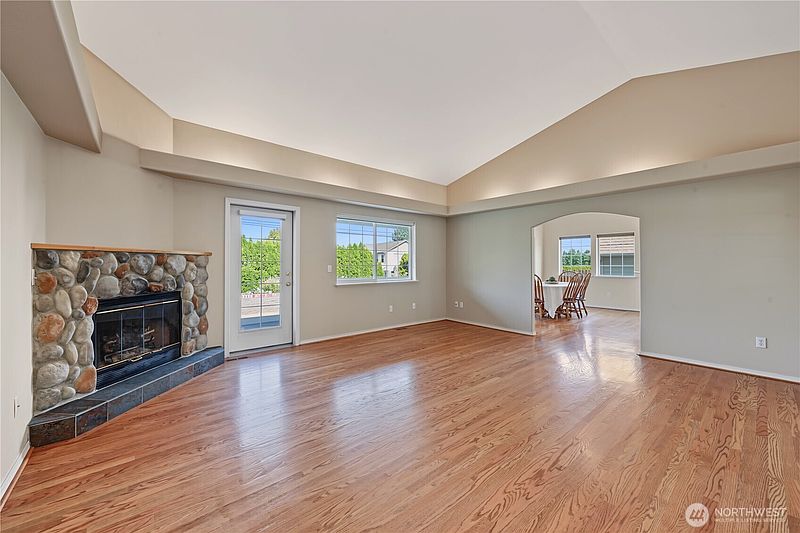 5th image of 1716 Windsor Court