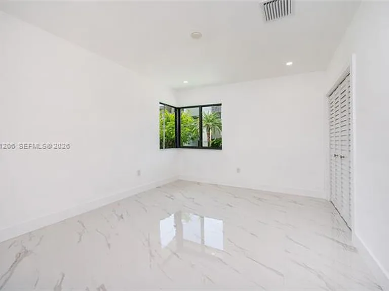 1621 S Treasure Dr #1621 — Photo 25