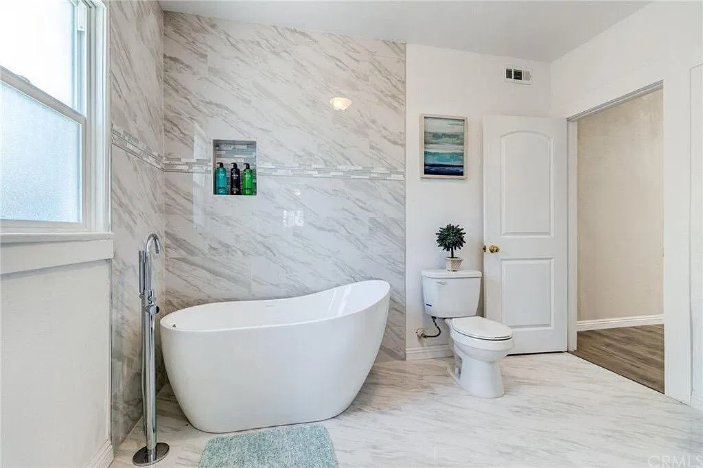 526 W Center St — Photo 1
