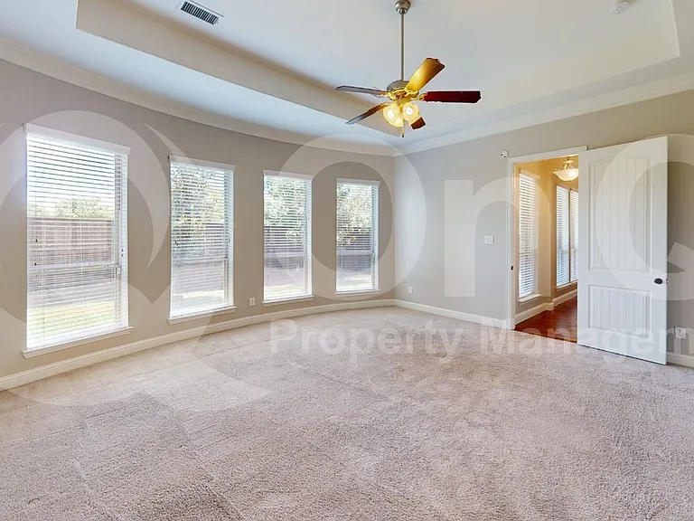 901 Colby Dr — Photo 10
