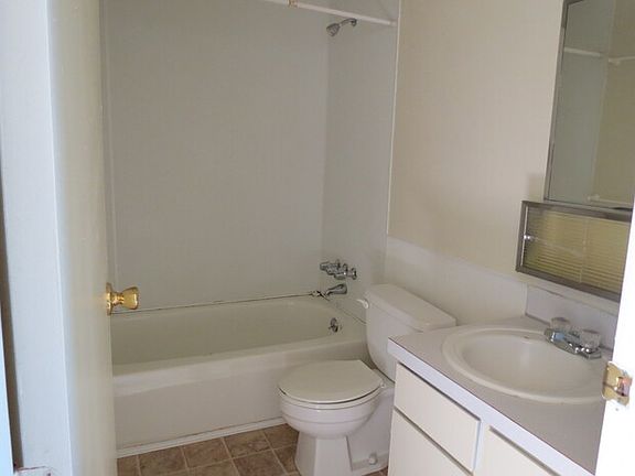 5th image of 121 Skyline Dr APT A