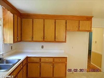 5th image of 9274 Howard Dr