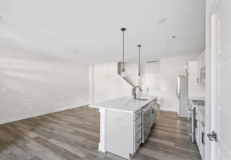 648 Melville Dr — Photo 10