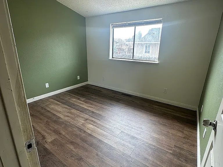 617 Renee Ct — Photo 6
