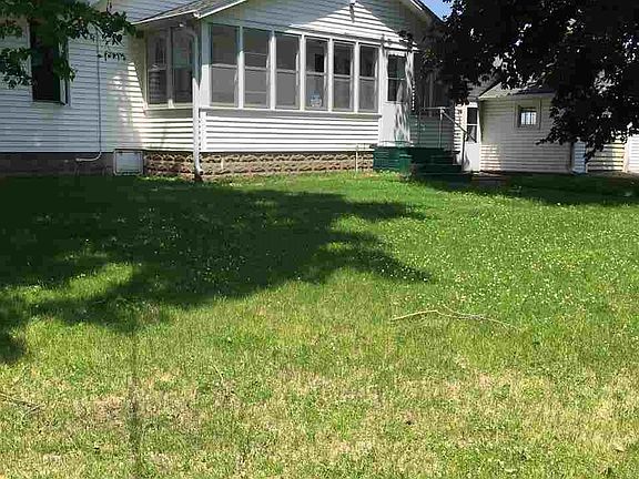 3rd image of 2600 5th Ave NE