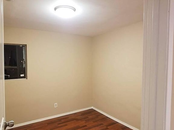 5th image of 439 1/4 W Walnut Ave