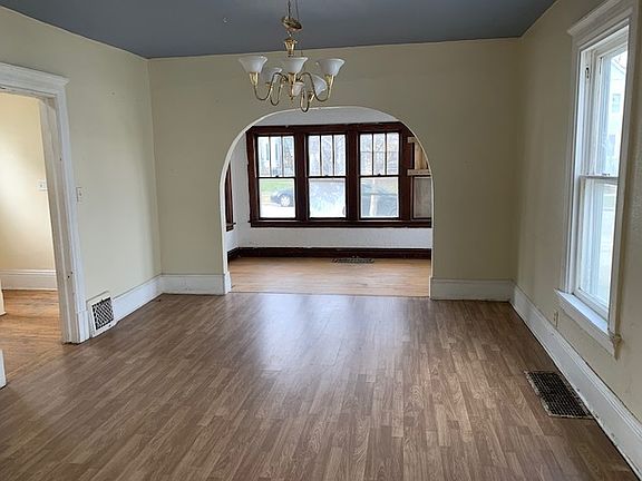 5th image of 610 Darcy Ave