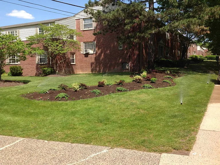 Murray Hill Gardens — Photo 76