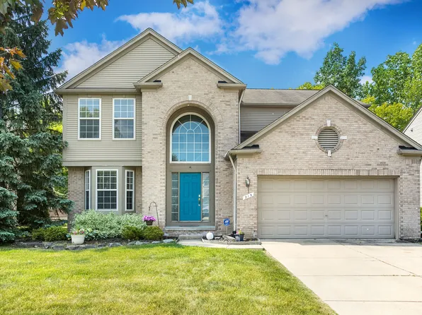 215 Biltmore Dr, Troy, MI 48084