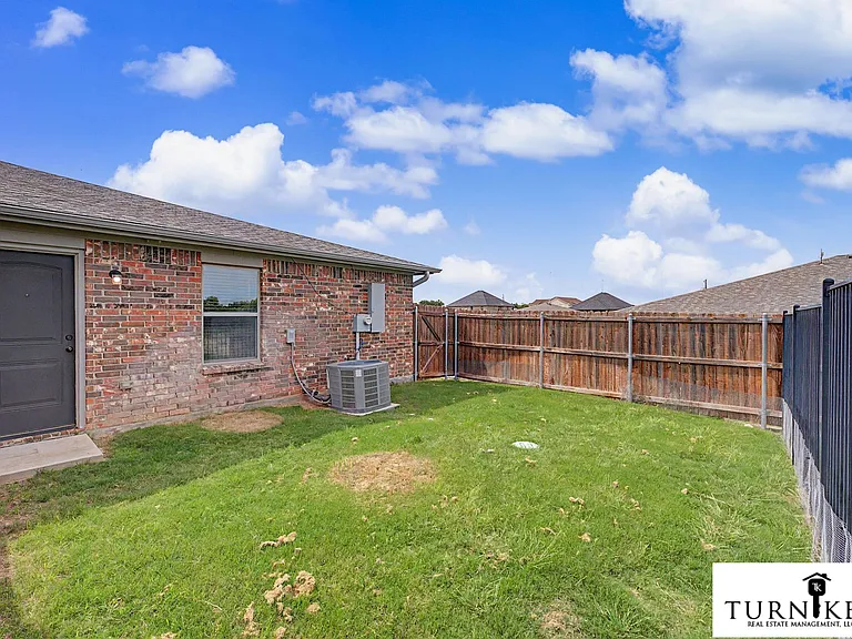158-160 Crossbow Ct — Photo 19