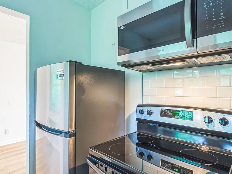 Sunset Rock Apartments — Photo 26