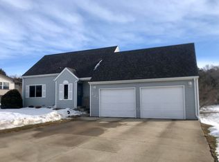 227 Lakeside Ln, Pierre, SD 57501