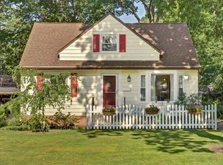 579 Huntmere Dr, Bay Village, OH